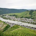 Mosel View Old Town Apartament *