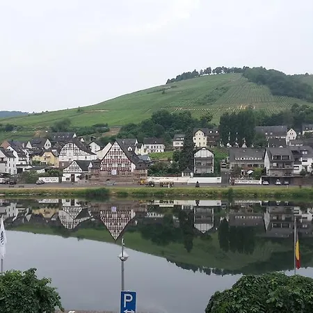 Mosel View Old Town * Zell