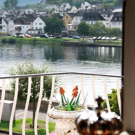 Mosel View Old Town * Zell an der Mosel