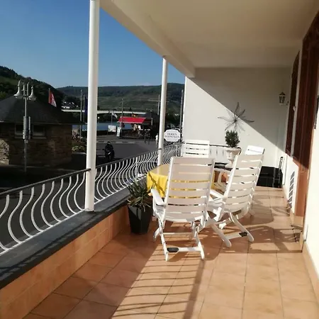 Mosel View Old Town * 摩泽尔河畔的泽尔